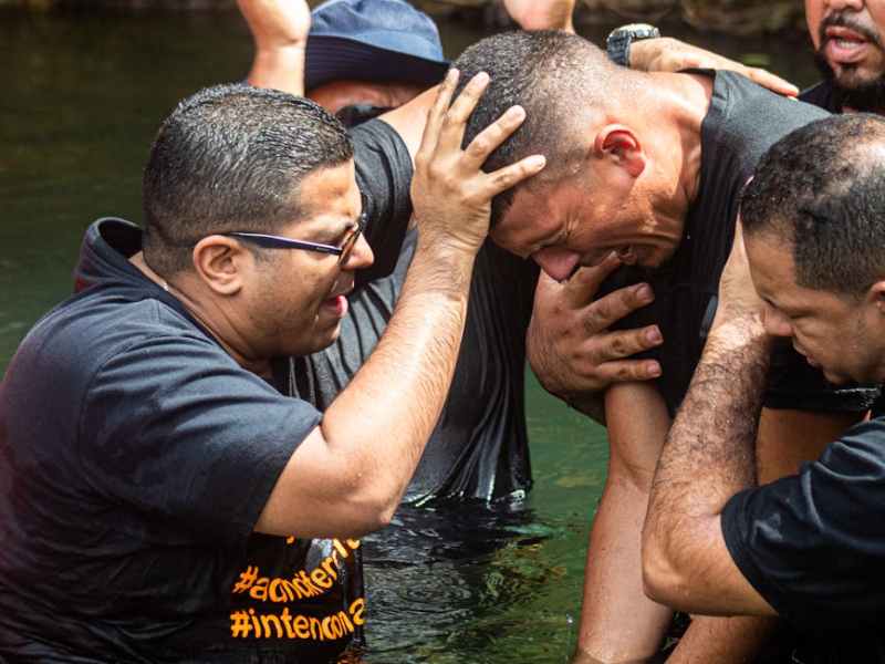 Quelques réflexions sur l&rsquo;imposition des&nbsp;mains